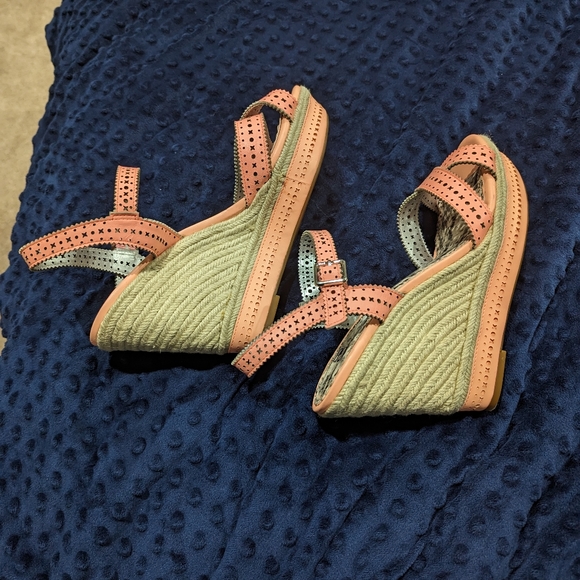 Nearly New Gianni Bini Pink/Salmon Leather Wedge Heels Size 10 - Picture 4 of 8